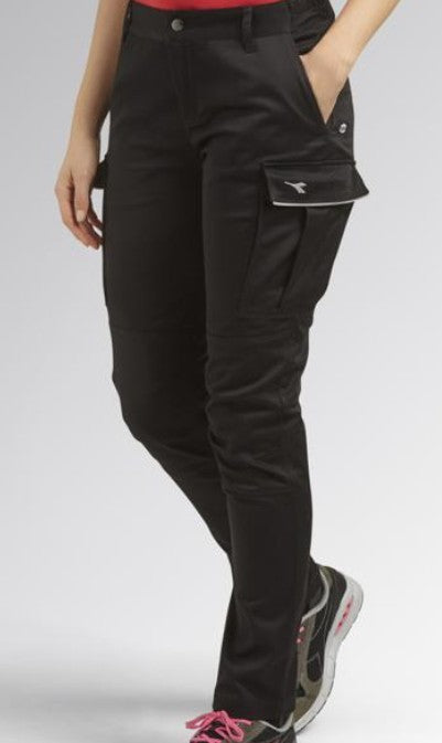 Pantalone ATHENA cargo con vestibilità slim comfort studiata per il mondo del lavoro femminile.